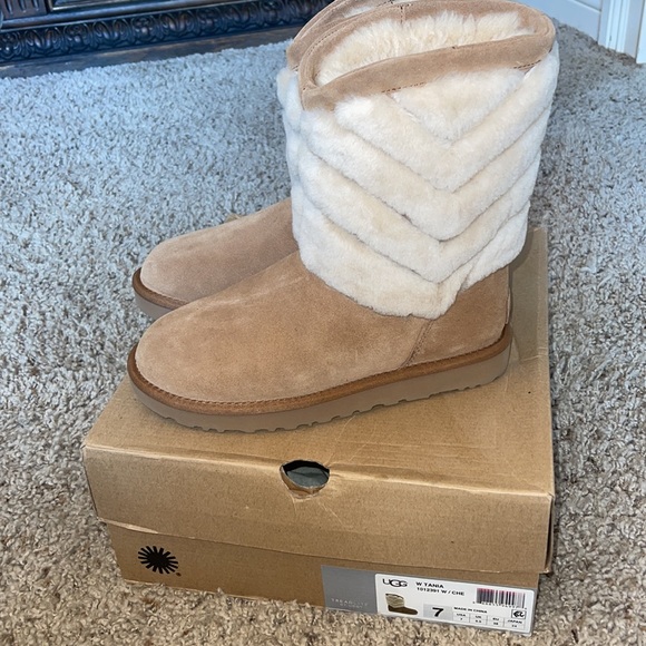UGG Shoes - UGG Tania.   Size 7 Womens boots.